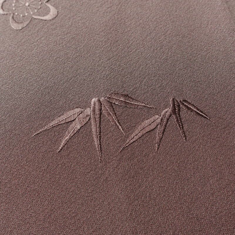 付け下げ 縮緬 絞り 正絹 木の葉・植物柄 袷仕立て 身丈160cm 裄丈66.5cm リサイクル着物 着物 刺繍 ぼかし 入学式 卒業式 七五三 お宮参り フォーマル シンプル 上品 紫・藤色_画像9