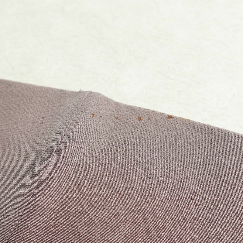 付け下げ 縮緬 絞り 正絹 木の葉・植物柄 袷仕立て 身丈160cm 裄丈66.5cm リサイクル着物 着物 刺繍 ぼかし 入学式 卒業式 七五三 お宮参り フォーマル シンプル 上品 紫・藤色_画像16