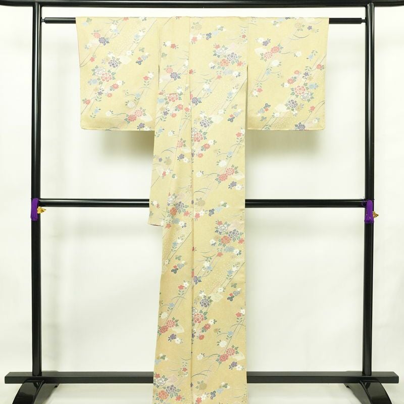 小紋 良品 正絹 花柄 袷仕立て 身丈162.5cm 裄丈67cm リサイクル着物 一部しつけ糸付き 着物 金彩 黄・黄土色_画像2
