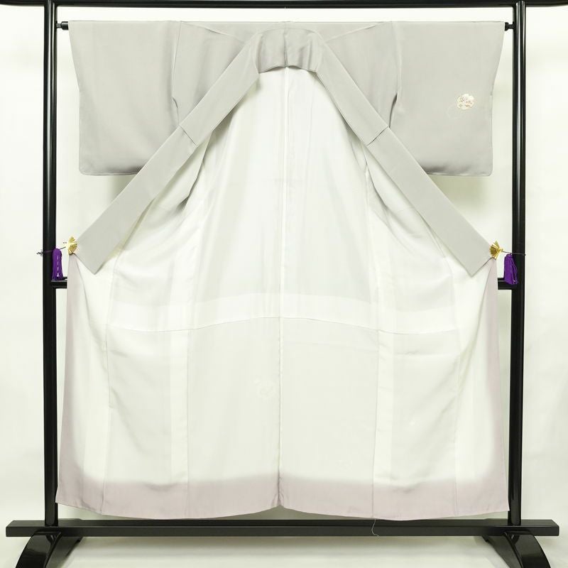 付け下げ 美品 しつけ糸付き 縮緬 正絹 古典柄 袷仕立て 身丈152.5cm 裄丈65cm リサイクル着物 着物 入学式 卒業式 七五三 お宮参り フォーマル シンプル 上品 雪輪 金駒刺繍 グレー_画像3