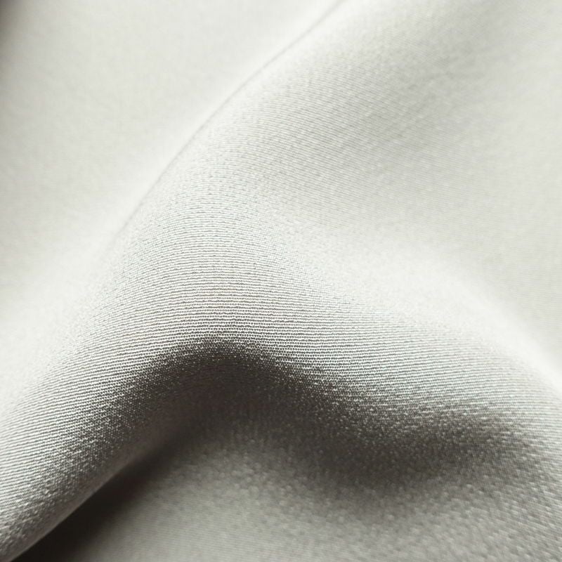 付け下げ 美品 しつけ糸付き 縮緬 正絹 古典柄 袷仕立て 身丈152.5cm 裄丈65cm リサイクル着物 着物 入学式 卒業式 七五三 お宮参り フォーマル シンプル 上品 雪輪 金駒刺繍 グレー_画像21