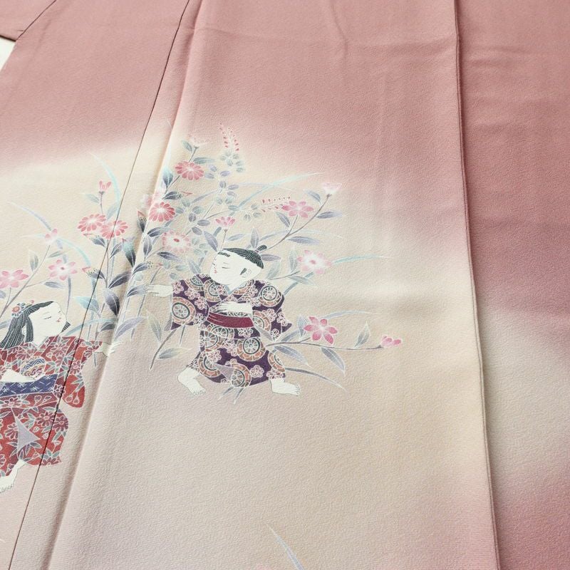 訪問着 美品 落款入り しつけ糸付き 友禅 縮緬 一つ紋付き 正絹 人物・動物柄 袷仕立て 身丈158.5cm 裄丈66.5cm リサイクル着物 着物 作家物 手描き 入学式 卒業式 七五三 お宮参り フォーマル モダン 上品 ピンク_画像5