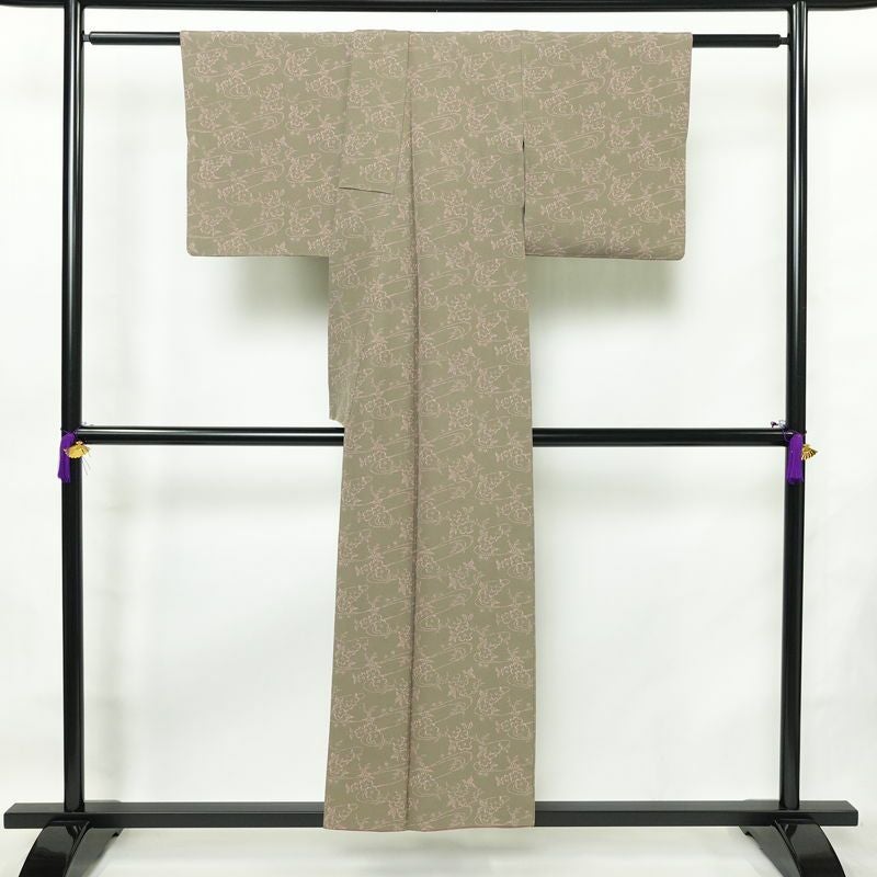 小紋 落款入り 縮緬 総柄 正絹 花柄 袷仕立て 身丈151cm 裄丈63cm リサイクル着物 着物 モダン 緑・うぐいす色_画像2