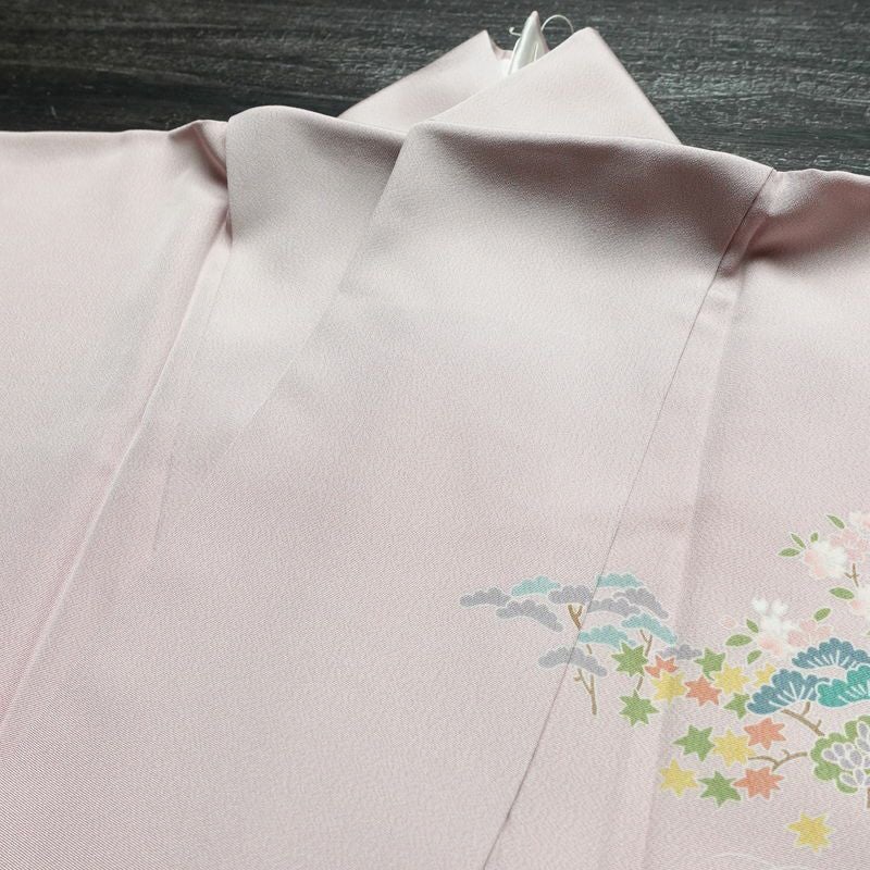 訪問着 美品 しつけ糸付き 縮緬 一つ紋付き 正絹 風景柄 袷仕立て 身丈164cm 裄丈67cm リサイクル着物 着物 共八掛 入学式 卒業式 七五三 お宮参り フォーマル 上品 紅葉 松 桜 紫・藤色_画像17