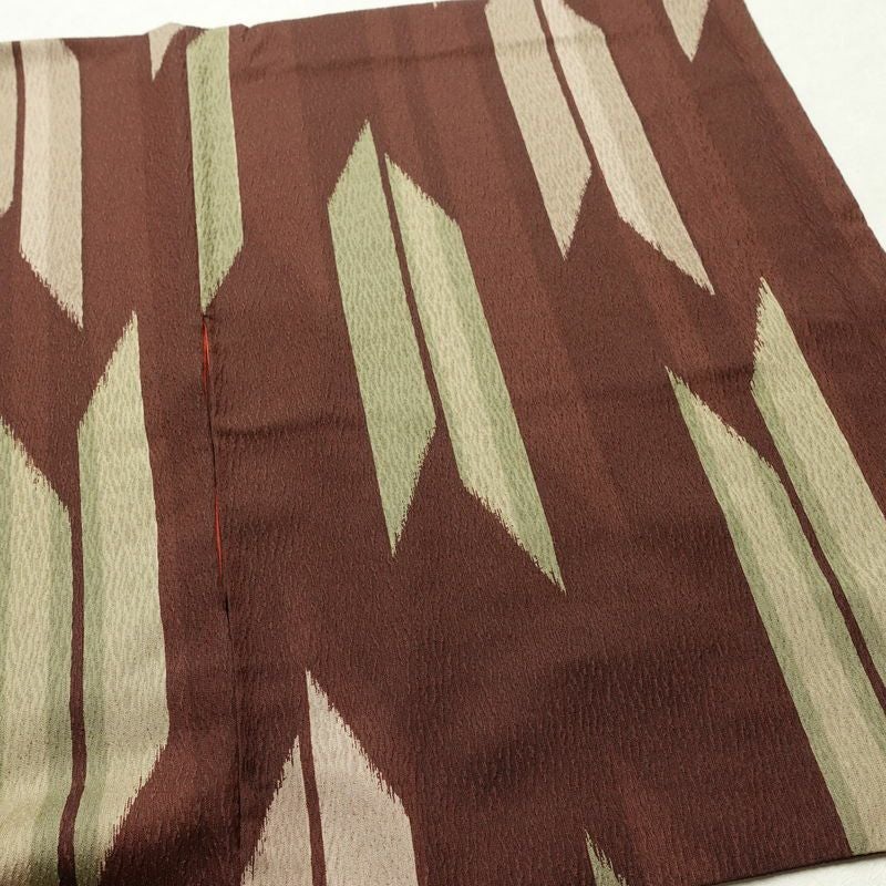 小紋 ポリエステル 古典柄 袷仕立て 身丈169cm 裄丈66.5cm リサイクル着物 着物 矢羽 モダン 茶_画像14