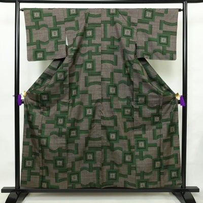 紬 正絹 幾何学柄・抽象柄 袷仕立て 身丈157.5cm 裄丈64.5cm リサイクル着物 着物 カジュアル 茶