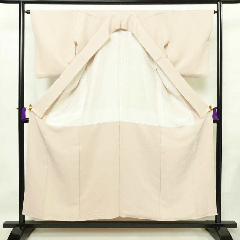 色無地 裾模様あり 一つ紋付き 正絹 古典柄 袷仕立て 身丈153.5cm 裄丈65cm リサイクル着物 着物 入学式 卒業式 七五三 お宮参り フォーマル シンプル 上品 ピンク_画像3