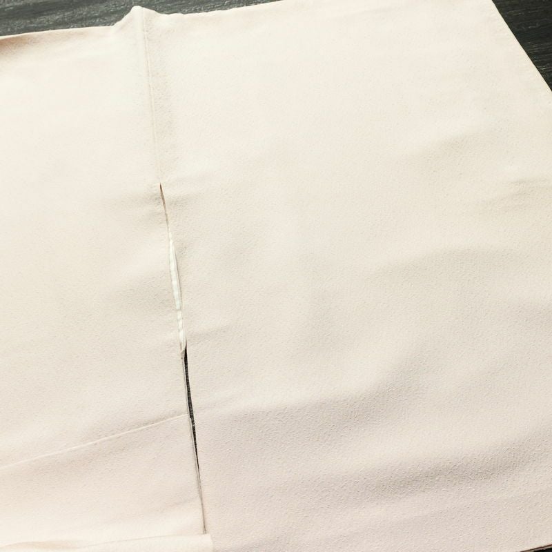 色無地 裾模様あり 一つ紋付き 正絹 古典柄 袷仕立て 身丈153.5cm 裄丈65cm リサイクル着物 着物 入学式 卒業式 七五三 お宮参り フォーマル シンプル 上品 ピンク_画像15