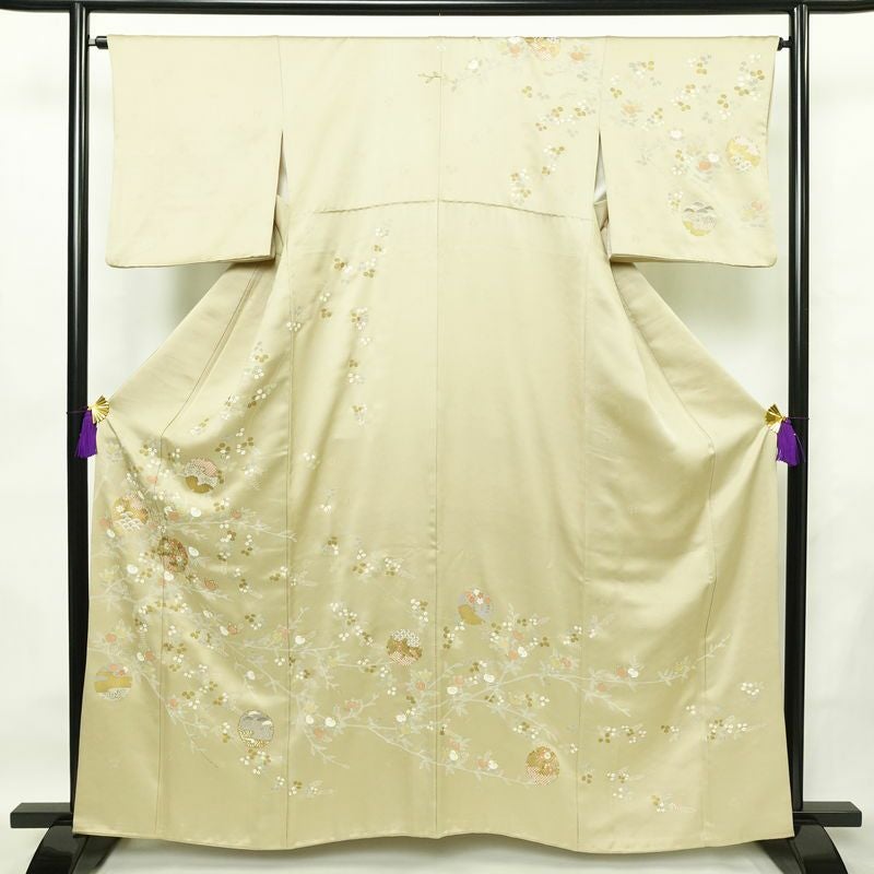 訪問着 綸子 金駒刺繍 一つ紋付き 正絹 木の葉・植物柄 袷仕立て 身丈161.5cm 裄丈65.5cm リサイクル着物 着物 箔 共八掛 入学式 卒業式 七五三 パーティー お宮参り フォーマル 雪輪 萩 ベージュ 緑・うぐいす色_画像1