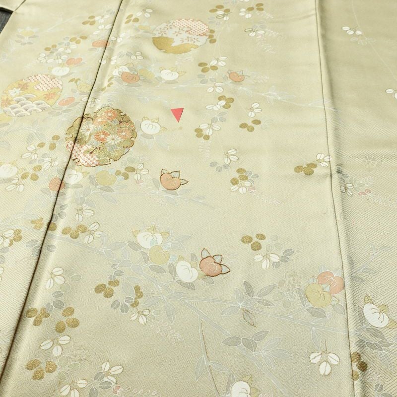 訪問着 綸子 金駒刺繍 一つ紋付き 正絹 木の葉・植物柄 袷仕立て 身丈161.5cm 裄丈65.5cm リサイクル着物 着物 箔 共八掛 入学式 卒業式 七五三 パーティー お宮参り フォーマル 雪輪 萩 ベージュ 緑・うぐいす色_画像5