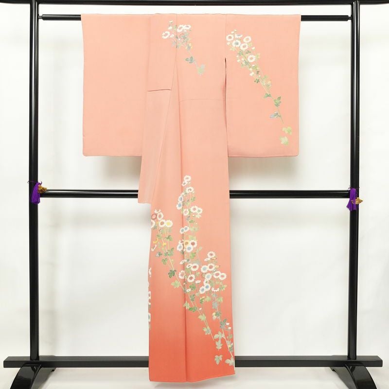 訪問着 落款入り 縮緬 一つ紋付き 正絹 花柄 袷仕立て 身丈156.5cm 裄丈63cm リサイクル着物 着物 作家物 共八掛 パーティー フォーマル 菊 ピンク_画像2