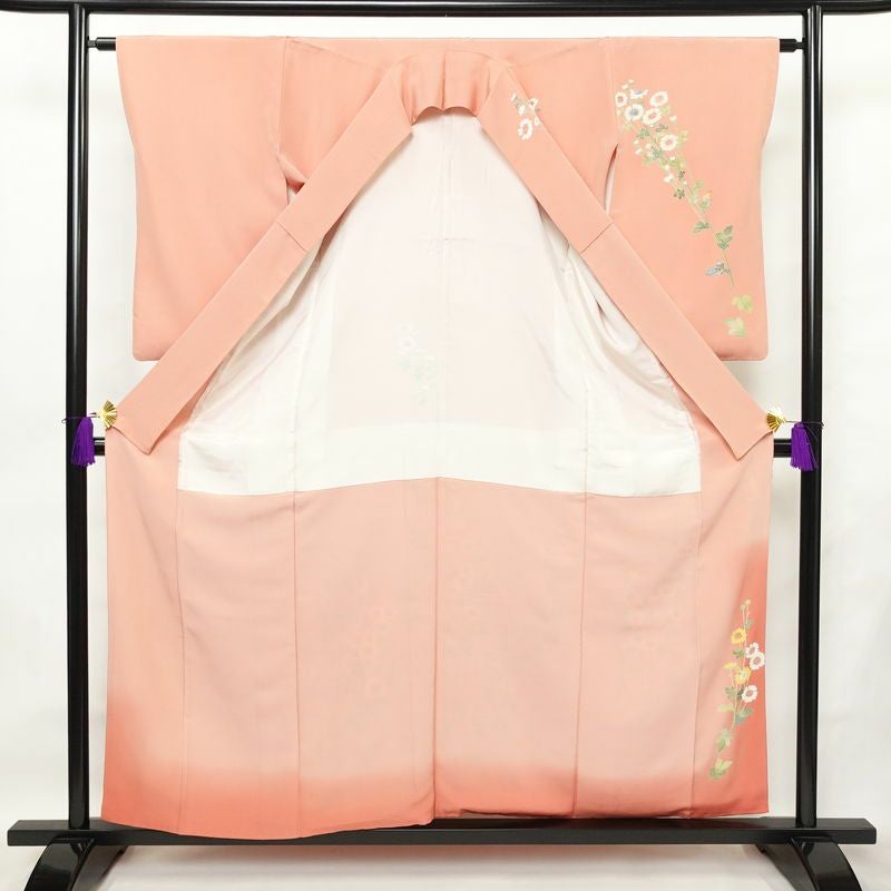 訪問着 落款入り 縮緬 一つ紋付き 正絹 花柄 袷仕立て 身丈156.5cm 裄丈63cm リサイクル着物 着物 作家物 共八掛 パーティー フォーマル 菊 ピンク_画像3