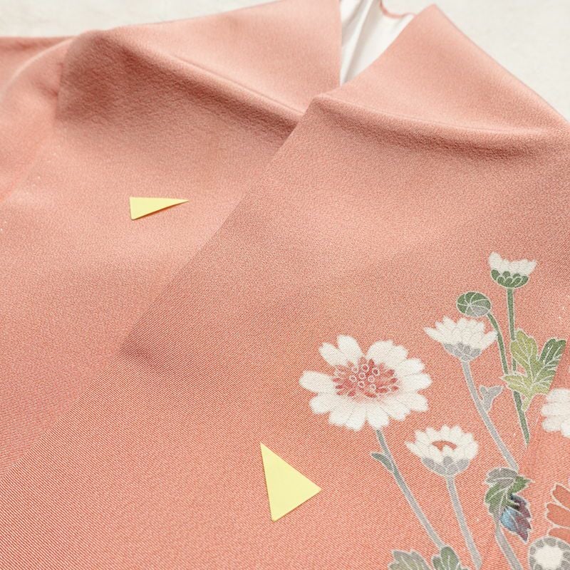 訪問着 落款入り 縮緬 一つ紋付き 正絹 花柄 袷仕立て 身丈156.5cm 裄丈63cm リサイクル着物 着物 作家物 共八掛 パーティー フォーマル 菊 ピンク_画像14