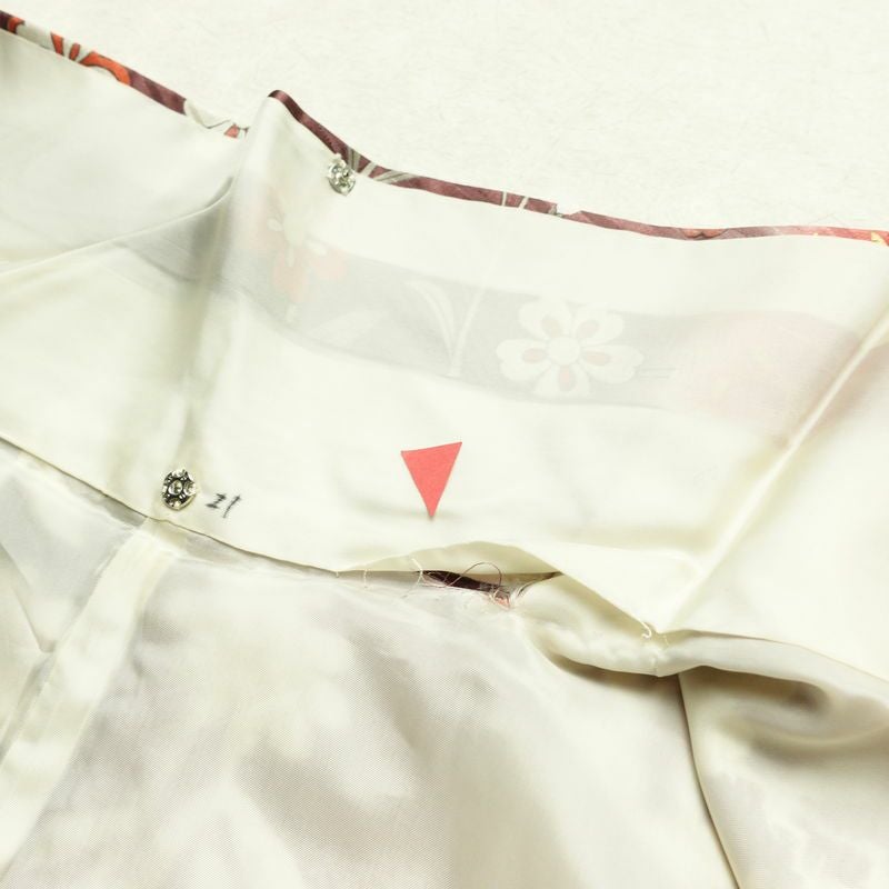 振袖 正絹 花柄 袷仕立て 身丈171.5cm 裄丈65cm リサイクル着物 着物 箔 金彩 成人式 二十歳 二十歳の集い 華やか 菊 桜 赤・朱_画像20