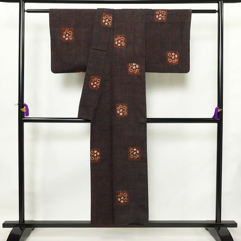 紬 紬着物 絞り 正絹 木の葉・植物柄 袷仕立て 身丈151cm 裄丈64cm リサイクル着物 着物 モダン 茶_画像2