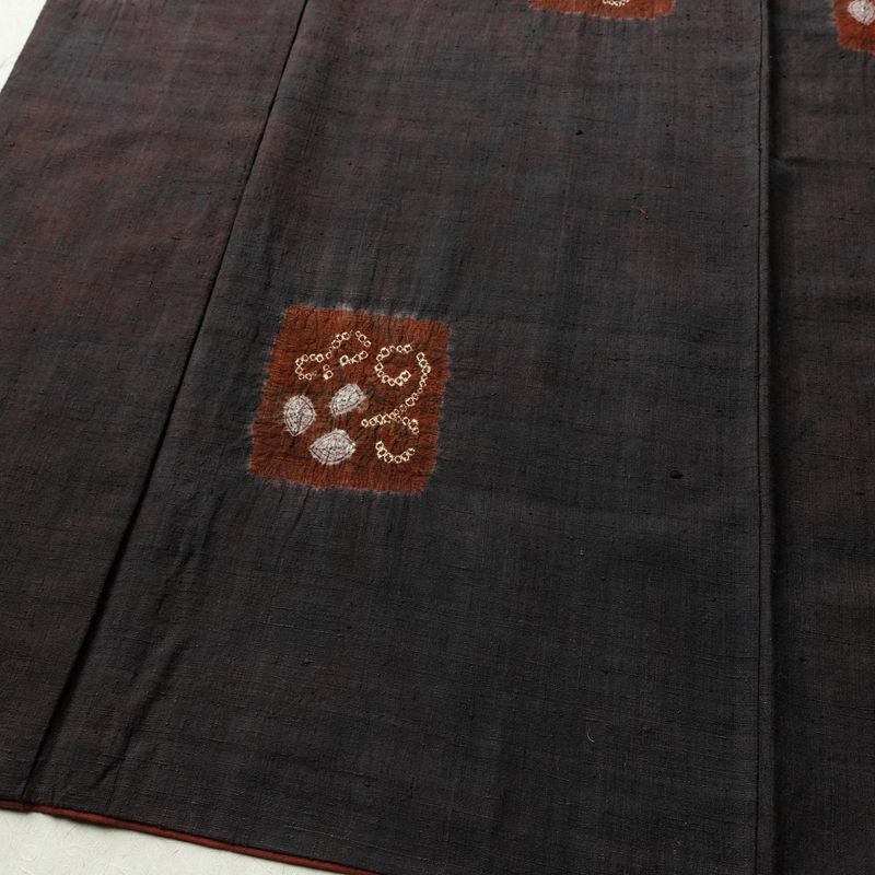 紬 紬着物 絞り 正絹 木の葉・植物柄 袷仕立て 身丈151cm 裄丈64cm リサイクル着物 着物 モダン 茶_画像4