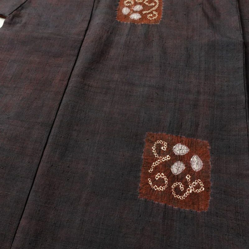 紬 紬着物 絞り 正絹 木の葉・植物柄 袷仕立て 身丈151cm 裄丈64cm リサイクル着物 着物 モダン 茶_画像5