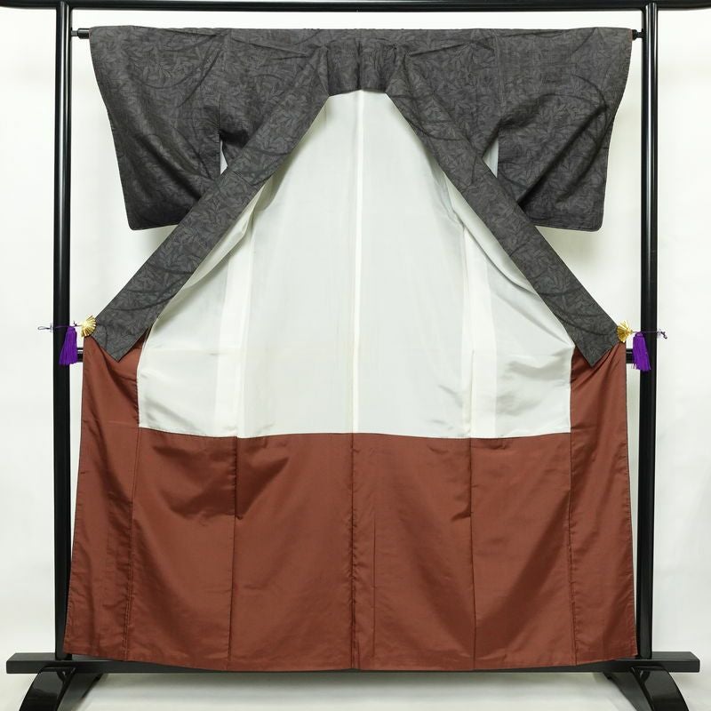 本場大島紬 大島紬 都喜ヱ門 良品 純泥染 正絹 木の葉・植物柄 袷仕立て 身丈160cm 裄丈64cm リサイクル着物 一部しつけ糸付き 着物 モダン 洒落 茶_画像3