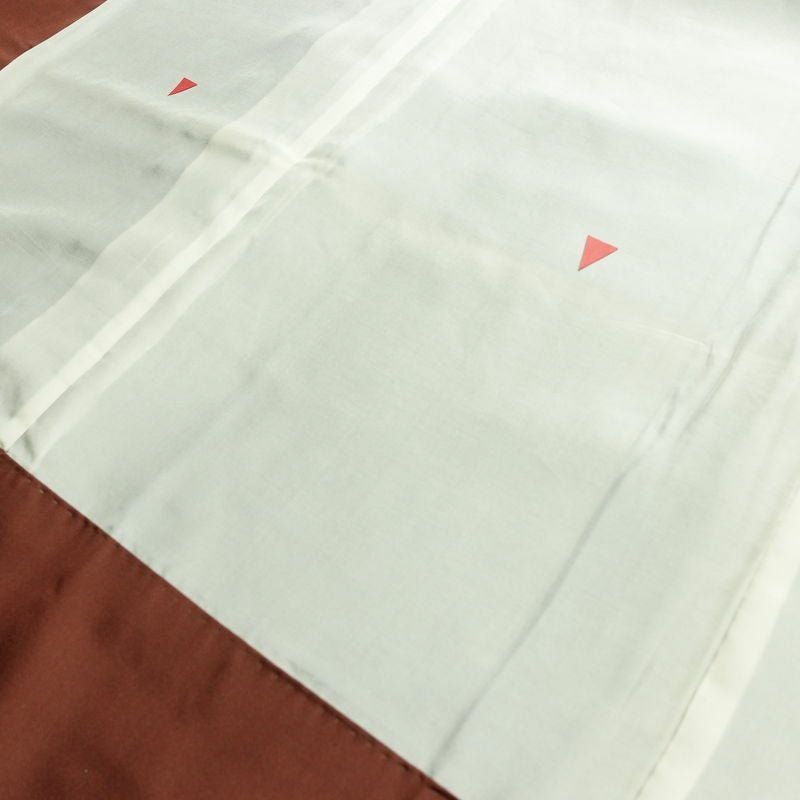 本場大島紬 大島紬 都喜ヱ門 良品 純泥染 正絹 木の葉・植物柄 袷仕立て 身丈160cm 裄丈64cm リサイクル着物 一部しつけ糸付き 着物 モダン 洒落 茶_画像18