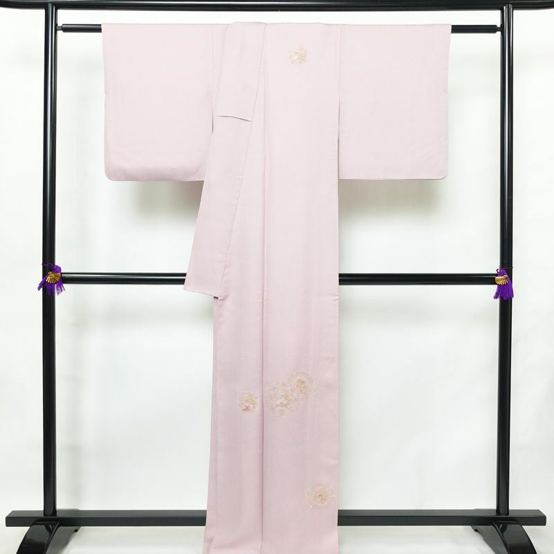 付け下げ 一つ紋付き 草木染 二度引染め 正絹 花柄 袷仕立て 身丈163cm 裄丈65.5cm リサイクル着物 着物 刺繍 入学式 卒業式 フォーマル 上品 紫・藤色_画像2