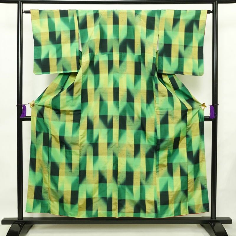 紬 正絹 チェック・格子柄 袷仕立て 身丈155cm 裄丈63cm リサイクル着物 着物 つむぎ モダン 緑・うぐいす色_画像1