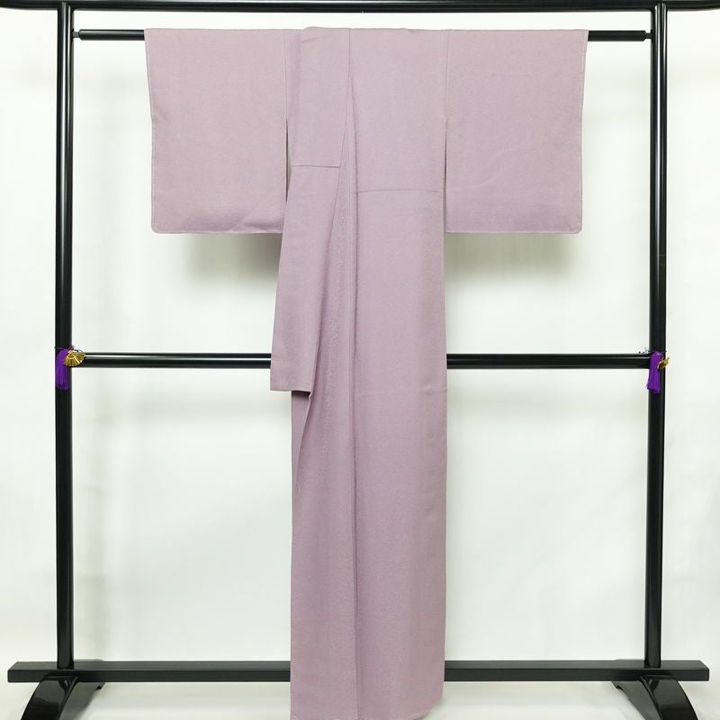 色無地 しつけ糸付き 一つ紋付き 正絹 その他の柄 袷仕立て 身丈158.5cm 裄丈65.5cm リサイクル着物 着物 お茶会 紫・藤色_画像2