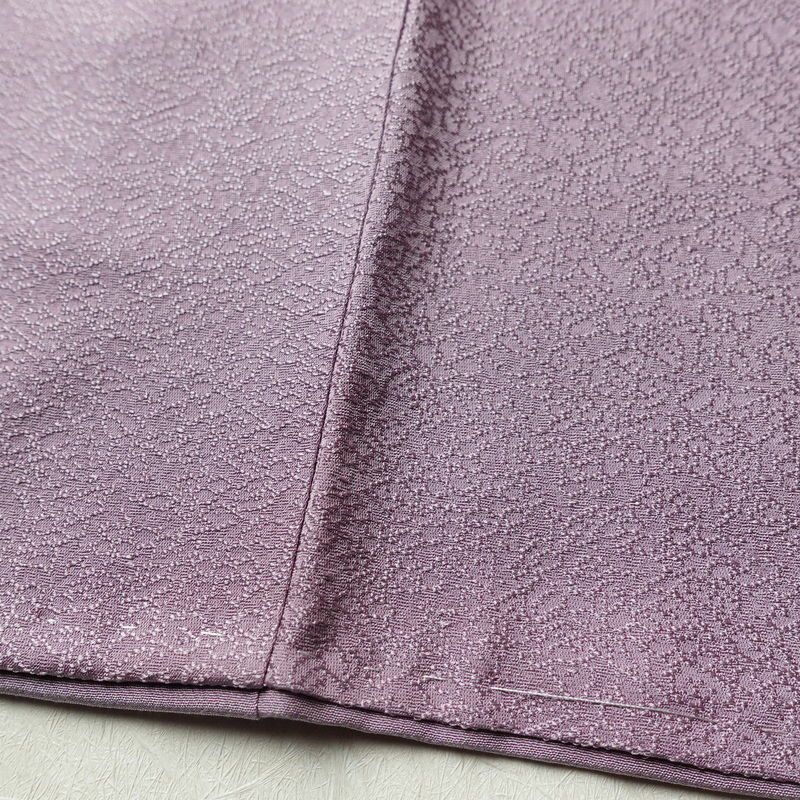 色無地 しつけ糸付き 一つ紋付き 正絹 その他の柄 袷仕立て 身丈158.5cm 裄丈65.5cm リサイクル着物 着物 お茶会 紫・藤色_画像12