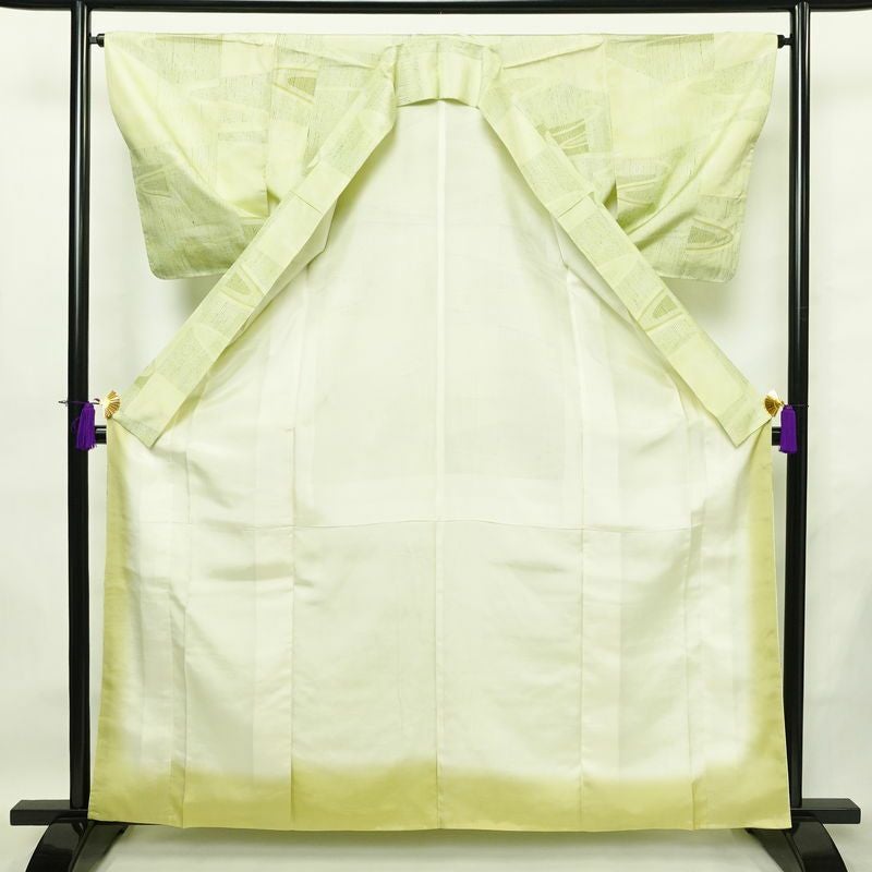 紬 良品 正絹 流水・波柄 袷仕立て 身丈162cm 裄丈64cm リサイクル着物 一部しつけ糸付き つむぎ 着物 緑・うぐいす色_画像3