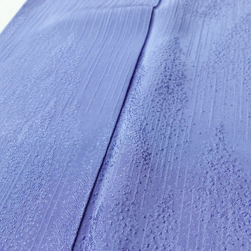 色無地 良品 しつけ糸付き 一つ紋付き 正絹 風景柄 袷仕立て 身丈165.5cm 裄丈68.5cm フォーマル 着物 付下風 入学式 卒業式 桔梗色 くすみ青紫 紫・藤色_画像9