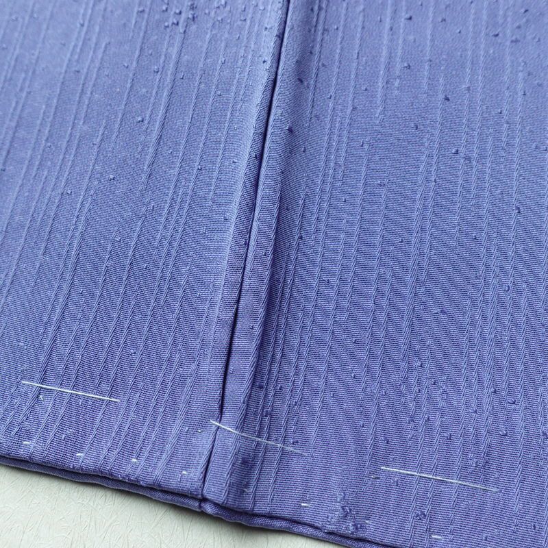 色無地 良品 しつけ糸付き 一つ紋付き 正絹 風景柄 袷仕立て 身丈165.5cm 裄丈68.5cm フォーマル 着物 付下風 入学式 卒業式 桔梗色 くすみ青紫 紫・藤色_画像11