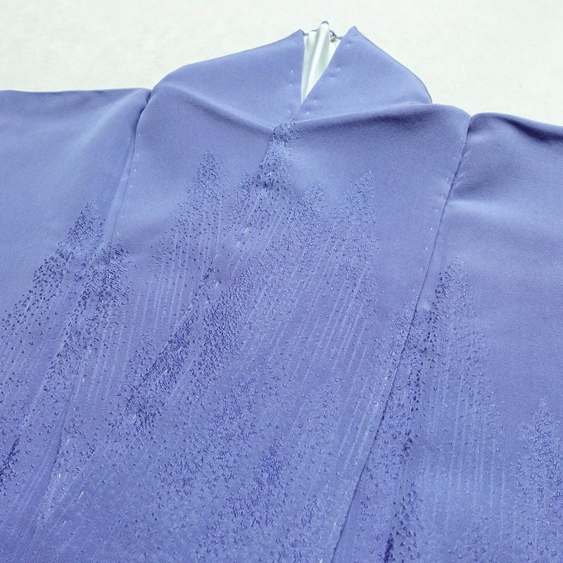 色無地 良品 しつけ糸付き 一つ紋付き 正絹 風景柄 袷仕立て 身丈165.5cm 裄丈68.5cm フォーマル 着物 付下風 入学式 卒業式 桔梗色 くすみ青紫 紫・藤色_画像18