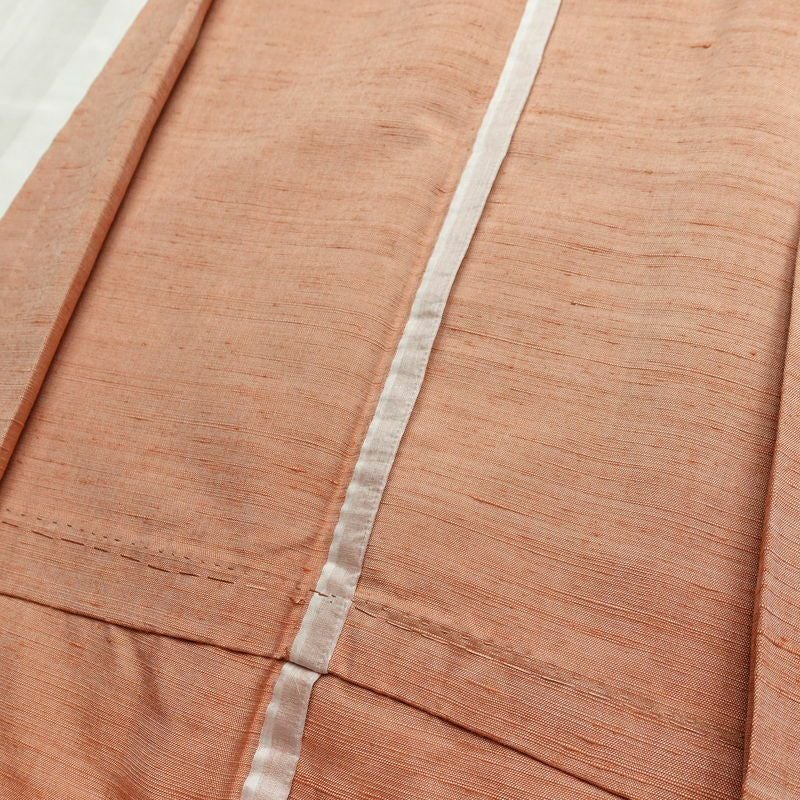 単衣 紬 良品 草木染 しつけ糸付き 正絹 無地 単衣仕立て 身丈158.5cm 裄丈64.5cm シンプル 着物 ピンクオレンジ 橙_画像17