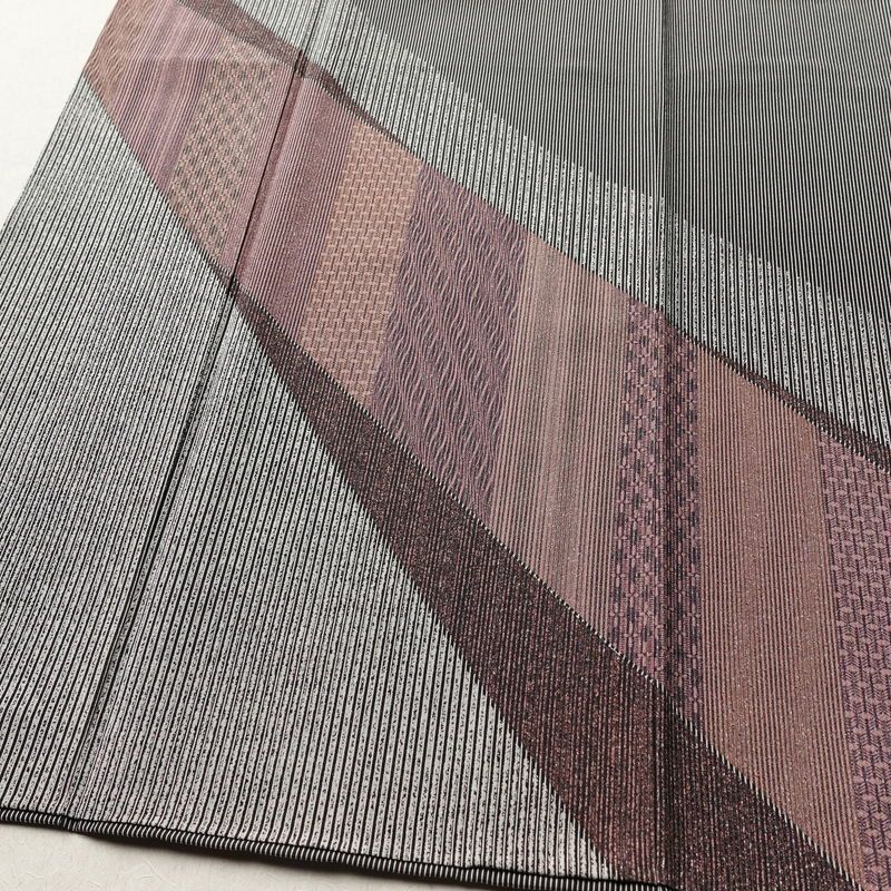 付け下げ 良品 縮緬 正絹 縞柄・線柄 袷仕立て 身丈163.5cm 裄丈67.5cm フォーマル パーティー モダン 粋 洒落 細縞 着物 黒_画像4