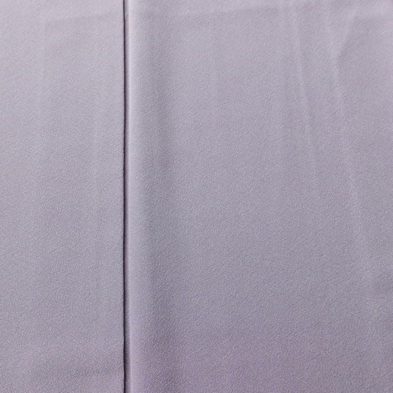 色無地 美品 本場奄美大島泥染 伝統染色 色泥染 証紙あり 丹後ちりめん しつけ糸付き 縮緬 一つ紋付き 正絹 無地 袷仕立て 身丈160cm 裄丈64.5cm 共八掛 フォーマル 着物 お茶会 紫・藤色_画像6