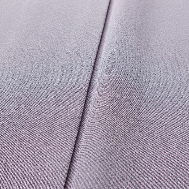 色無地 美品 本場奄美大島泥染 伝統染色 色泥染 証紙あり 丹後ちりめん しつけ糸付き 縮緬 一つ紋付き 正絹 無地 袷仕立て 身丈160cm 裄丈64.5cm 共八掛 フォーマル 着物 お茶会 紫・藤色_画像8