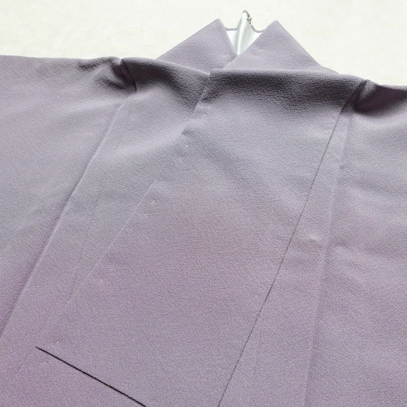 色無地 美品 本場奄美大島泥染 伝統染色 色泥染 証紙あり 丹後ちりめん しつけ糸付き 縮緬 一つ紋付き 正絹 無地 袷仕立て 身丈160cm 裄丈64.5cm 共八掛 フォーマル 着物 お茶会 紫・藤色_画像16