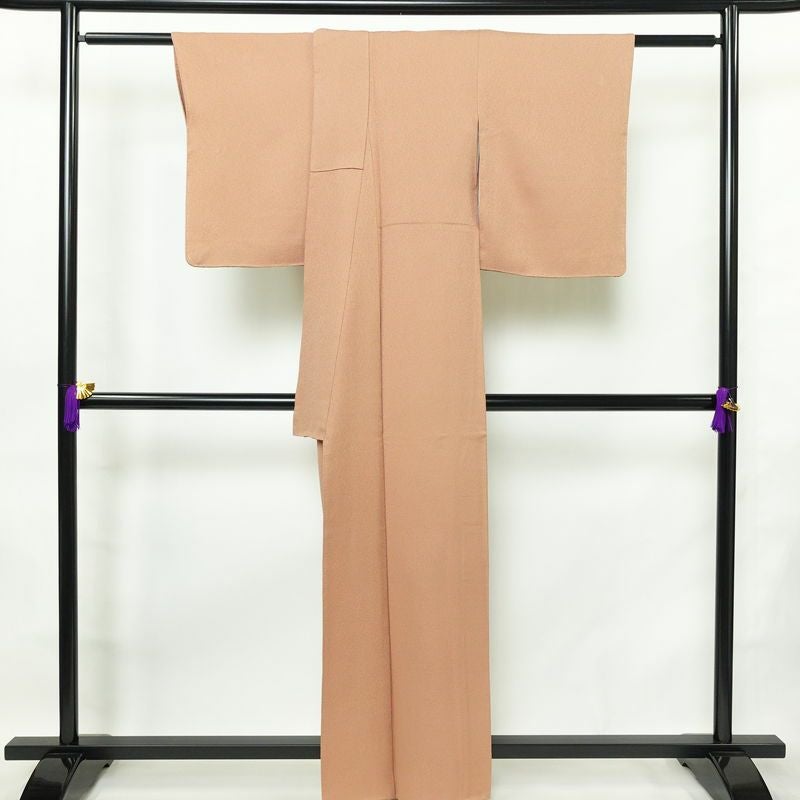 色無地 良品 堅牢染 一つ紋付き 丹後ちりめん 正絹 八丁撚糸 華くらべ 花柄 袷仕立て 身丈161.5cm 裄丈64cm フォーマル 着物 お茶会 茶_画像2