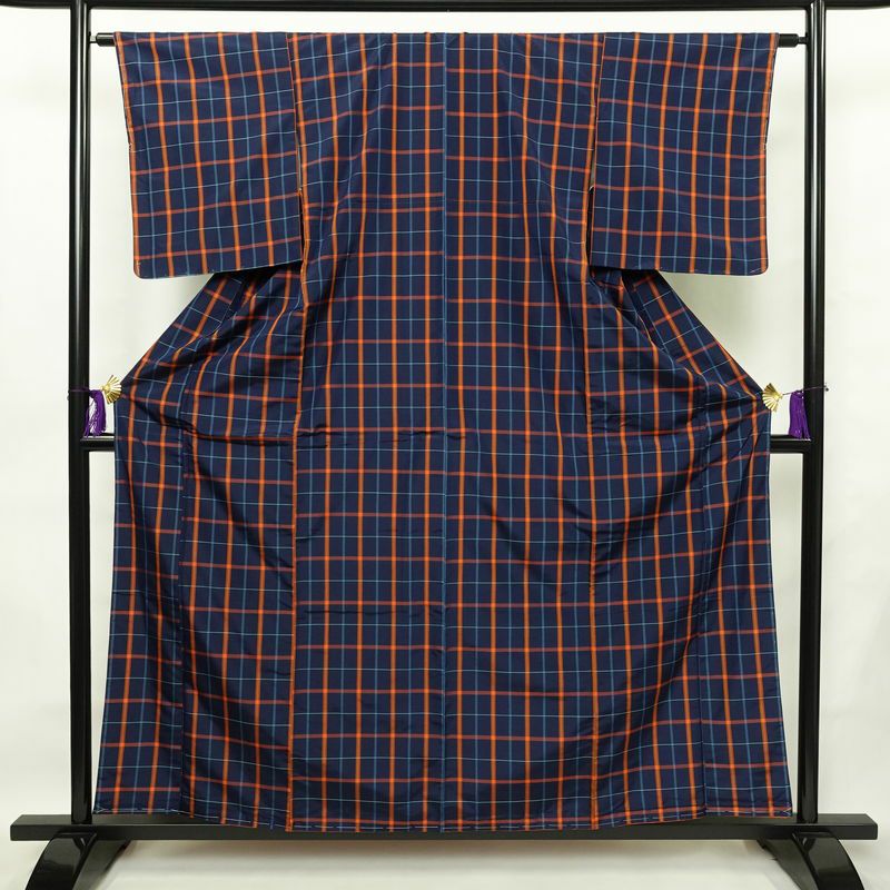 紬 美品 しつけ糸付き 未使用品 アンサンブル 正絹 チェック・格子柄 2点セット 着物 羽織 袷仕立て 身丈158.5cm 裄丈63cm リサイクル着物 着物 青・紺_画像2
