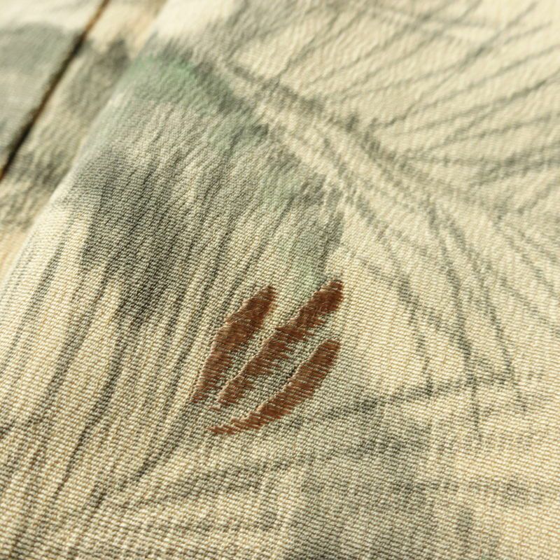 付け下げ 縮緬 一つ紋付き 正絹 木の葉・植物柄 袷仕立て 身丈159.5cm 裄丈64.5cm リサイクル着物 着物 刺繍 松 ベージュ_画像8