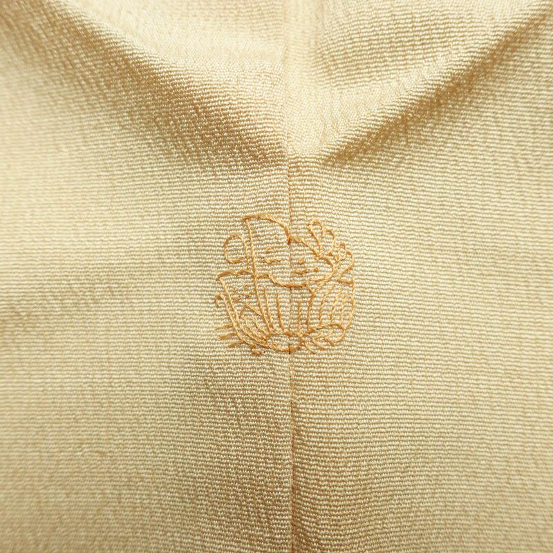 付け下げ 縮緬 一つ紋付き 正絹 木の葉・植物柄 袷仕立て 身丈159.5cm 裄丈64.5cm リサイクル着物 着物 刺繍 松 ベージュ_画像13