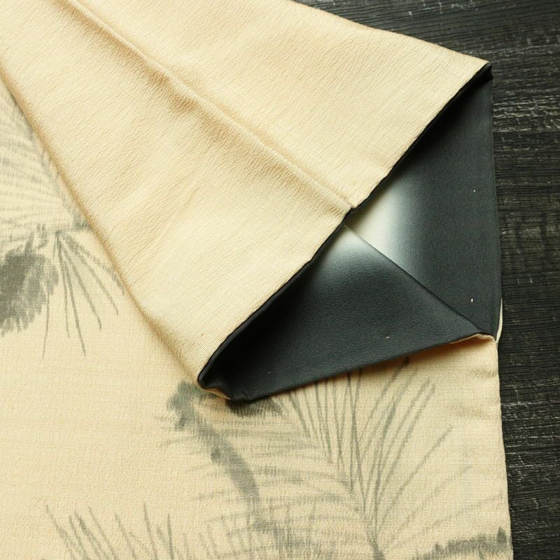 付け下げ 縮緬 一つ紋付き 正絹 木の葉・植物柄 袷仕立て 身丈159.5cm 裄丈64.5cm リサイクル着物 着物 刺繍 松 ベージュ_画像18