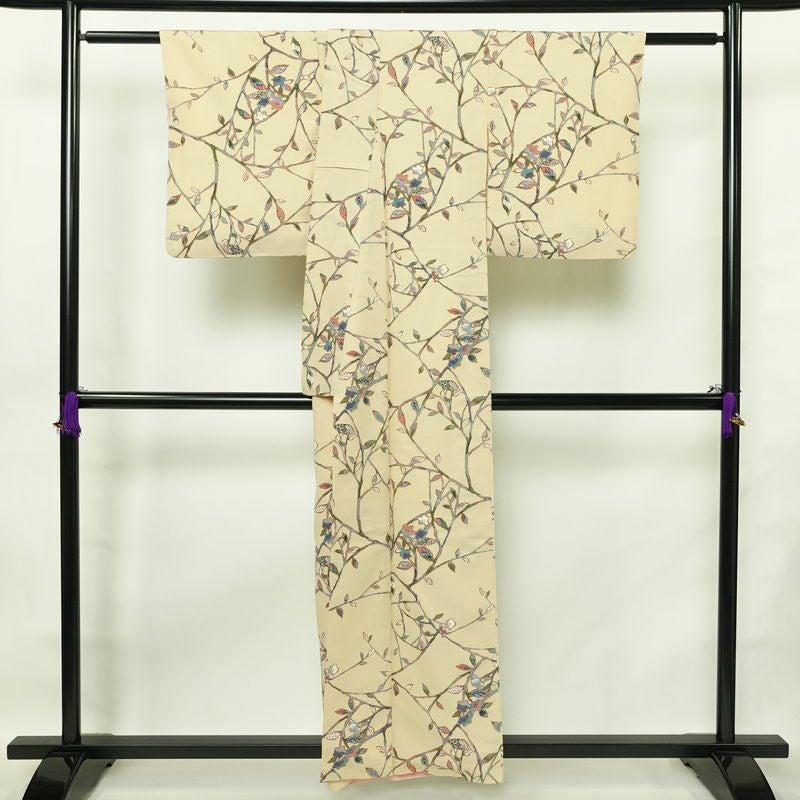 小紋 縮緬 総柄 正絹 木の葉・植物柄 袷仕立て 身丈157cm 裄丈65cm リサイクル着物 着物 ベージュ_画像2