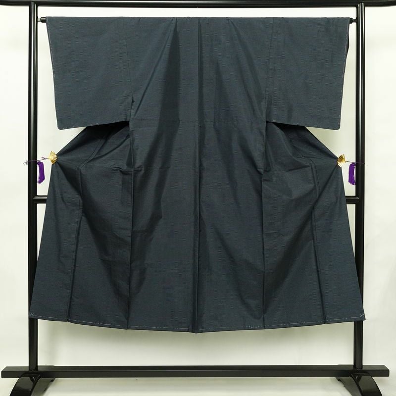 男性用 大島紬 着物 羽織 美品 しつけ糸付き アンサンブル 2点セット 正絹 亀甲柄 袷仕立て 身丈141cm 裄丈64.5cm リサイクル着物 着物 青・紺_画像2