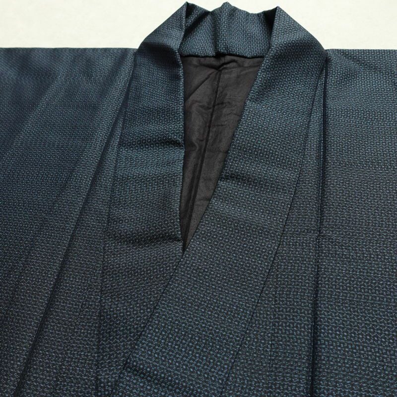 男性用 大島紬 着物 羽織 美品 しつけ糸付き アンサンブル 2点セット 正絹 亀甲柄 袷仕立て 身丈141cm 裄丈64.5cm リサイクル着物 着物 青・紺_画像15