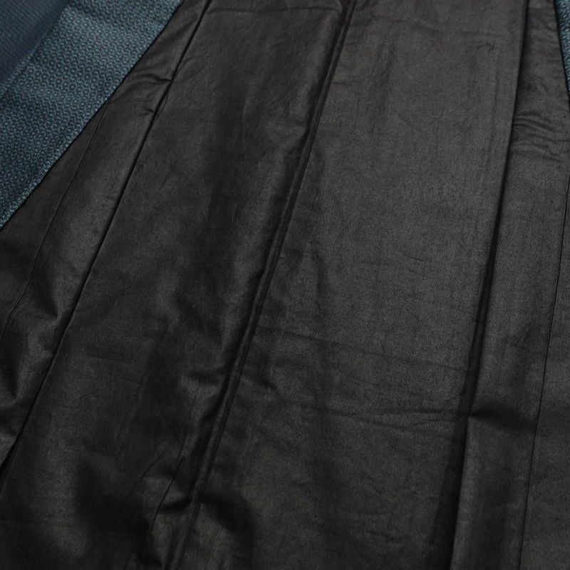 男性用 大島紬 着物 羽織 美品 しつけ糸付き アンサンブル 2点セット 正絹 亀甲柄 袷仕立て 身丈141cm 裄丈64.5cm リサイクル着物 着物 青・紺_画像16