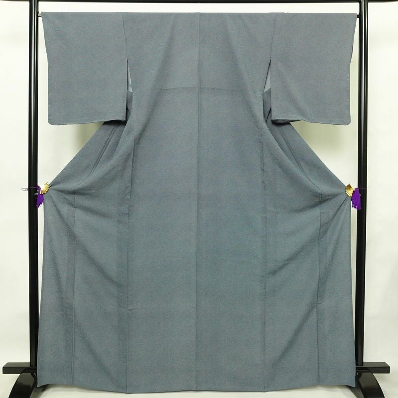 単衣 小紋 鮫小紋 良品 しつけ糸付き 縮緬 ポリエステル 単衣仕立て 身丈167cm 裄丈66.5cm リサイクル着物 着物 くすみブルー 青・紺_画像1