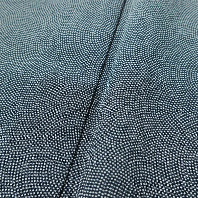 単衣 小紋 鮫小紋 良品 しつけ糸付き 縮緬 ポリエステル 単衣仕立て 身丈167cm 裄丈66.5cm リサイクル着物 着物 くすみブルー 青・紺_画像9