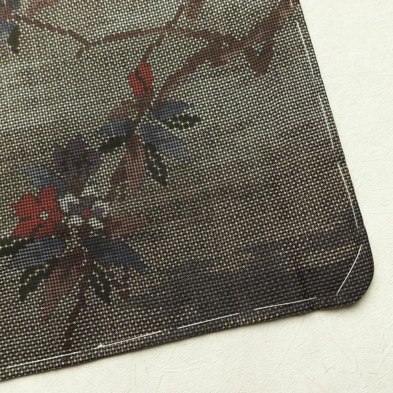 大島紬 良品 証紙あり 正絹 木の葉・植物柄 袷仕立て 身丈160cm 裄丈64.5cm リサイクル着物 一部しつけ糸付き 着物 茶_画像15