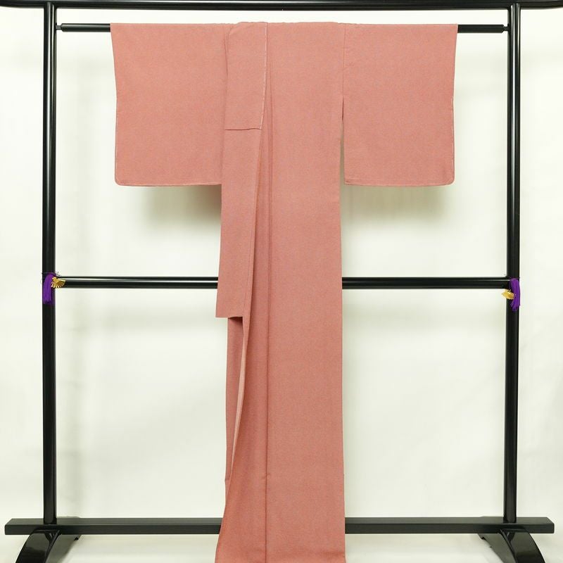 単衣 小紋 鮫小紋 美品 縮緬 しつけ糸付き ポリエステル 単衣仕立て 身丈166cm 裄丈66.5cm リサイクル着物 着物 銀朱 赤・朱_画像2