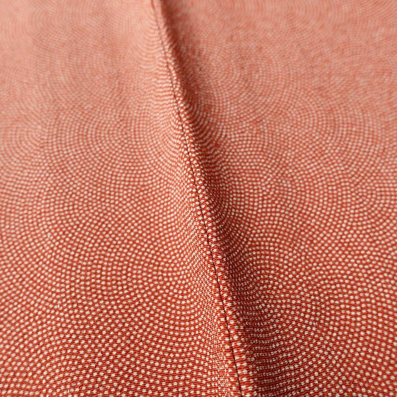 単衣 小紋 鮫小紋 美品 縮緬 しつけ糸付き ポリエステル 単衣仕立て 身丈166cm 裄丈66.5cm リサイクル着物 着物 銀朱 赤・朱_画像9